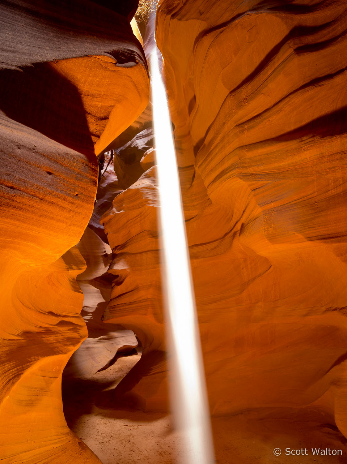 antelope-canyon-light-beam-arizona-ae.jpg