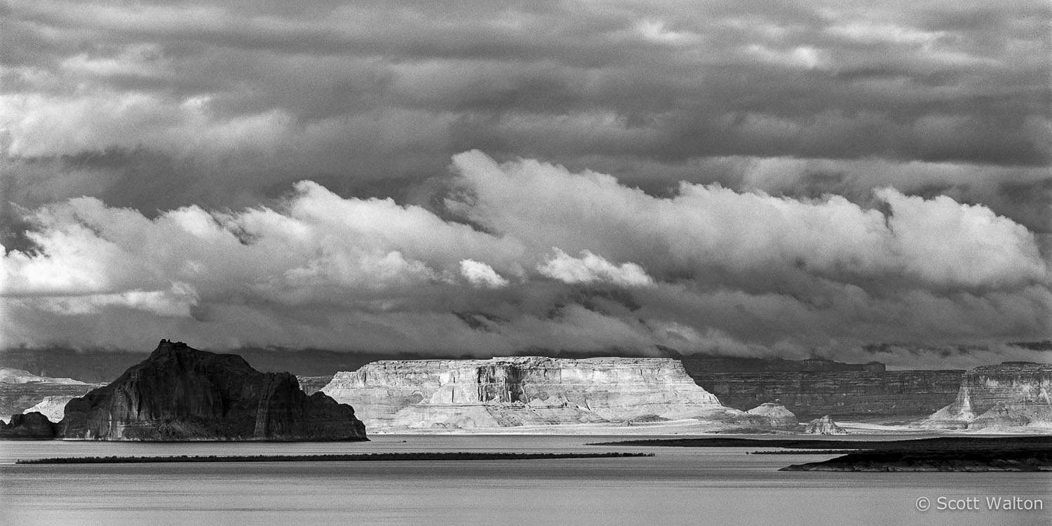 lake-powell-wahweap-bay-bw-utah.jpg