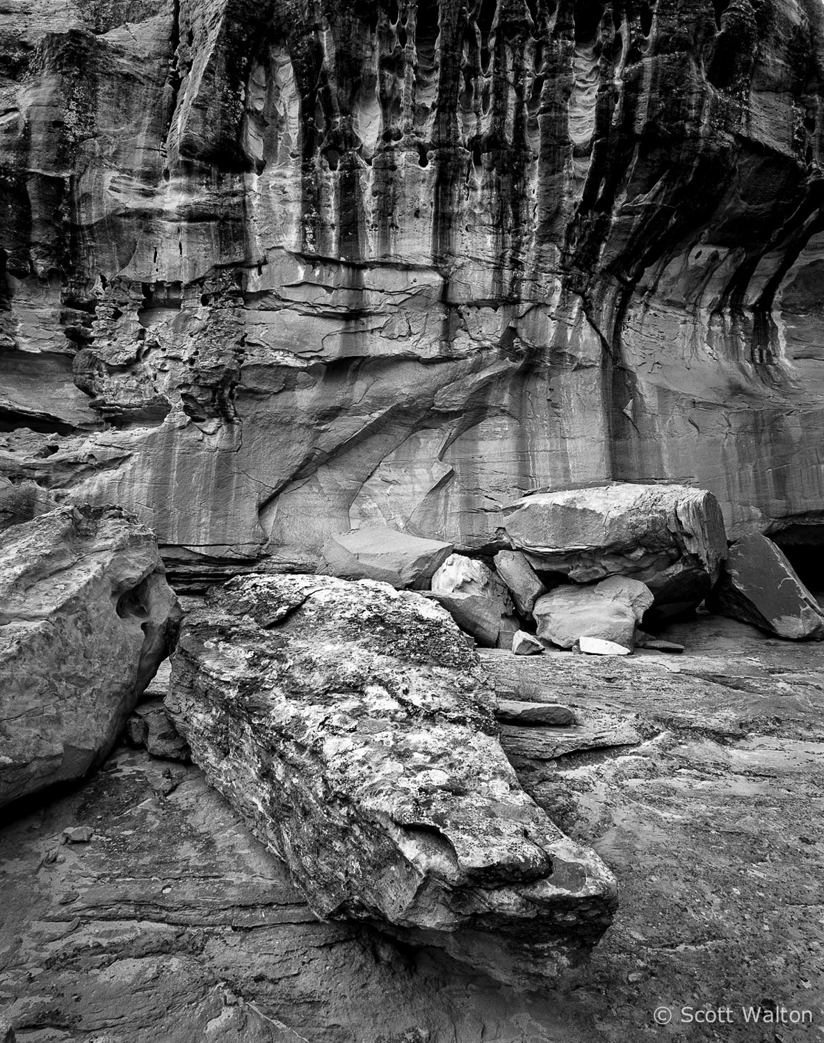rock-canyon-varnish-capitol-reef-national-park-utah.jpg
