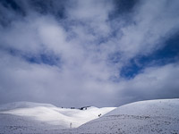 rolling-hills-lamar-valley-snow-yellowstone-national-park-wyoming.jpg