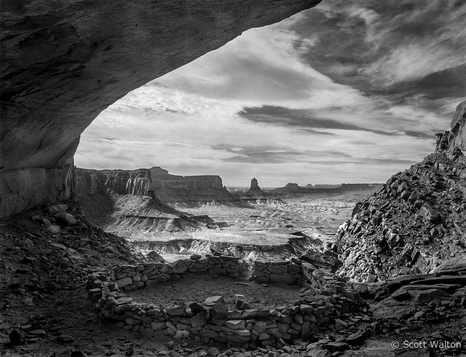 false-kiva-ruin-bw-canyonlands-national-park-utah.jpg