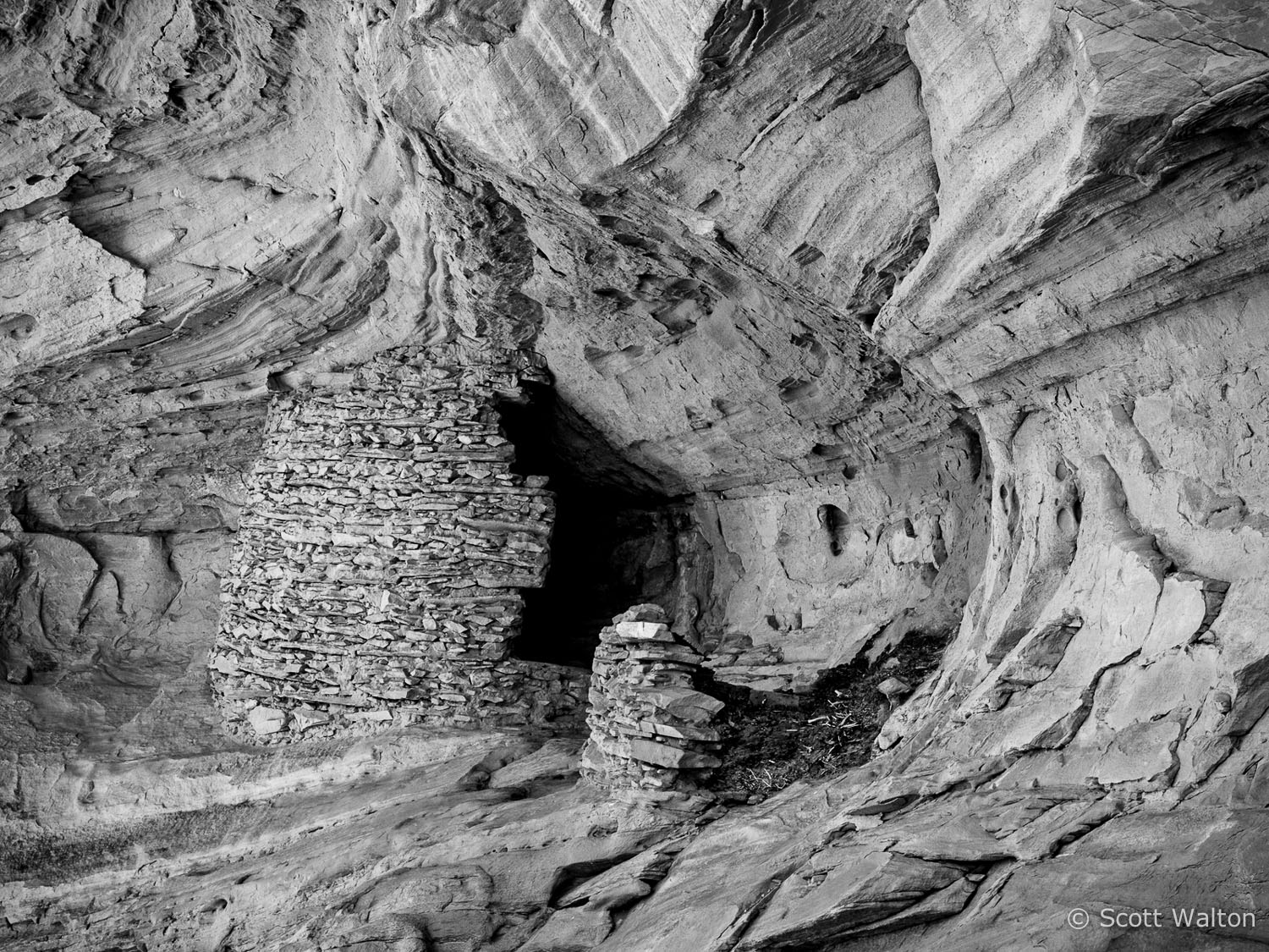 alcove-structure-bw-monument-valley-navajo-tribal-park-arizona.jpg