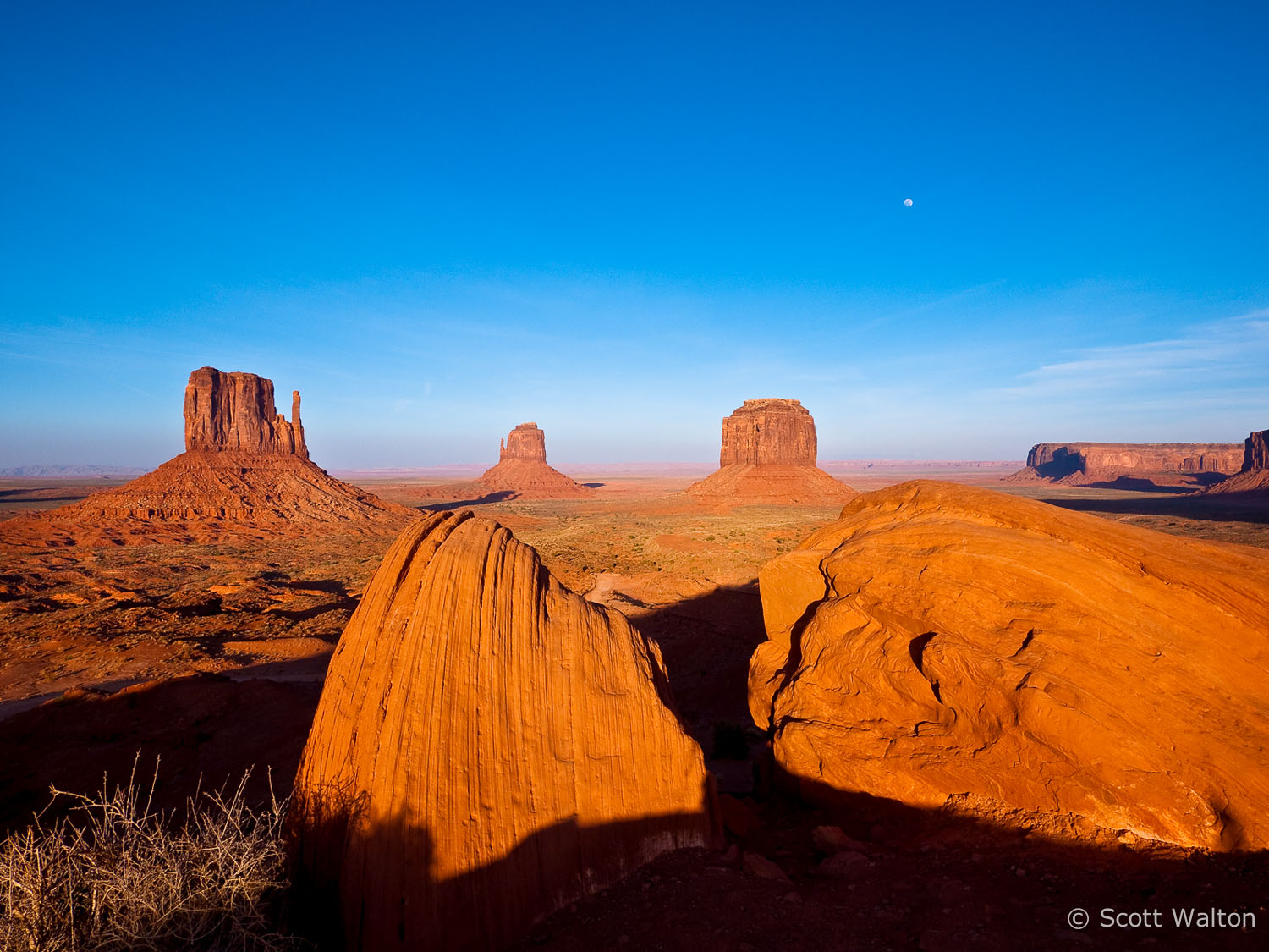 moonrise-mittens-monument-valley-navajo-tribal-park-utah.jpg