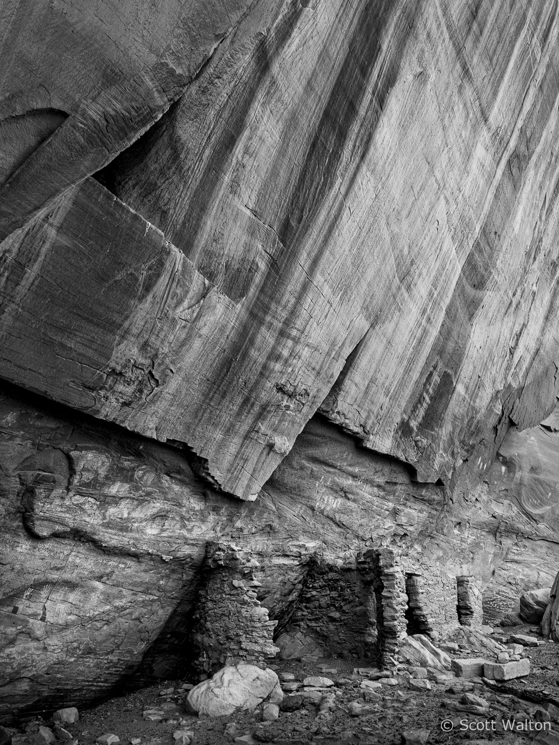 protected-dwelling-monument-valley-navajo-tribal-park-arizona.jpg