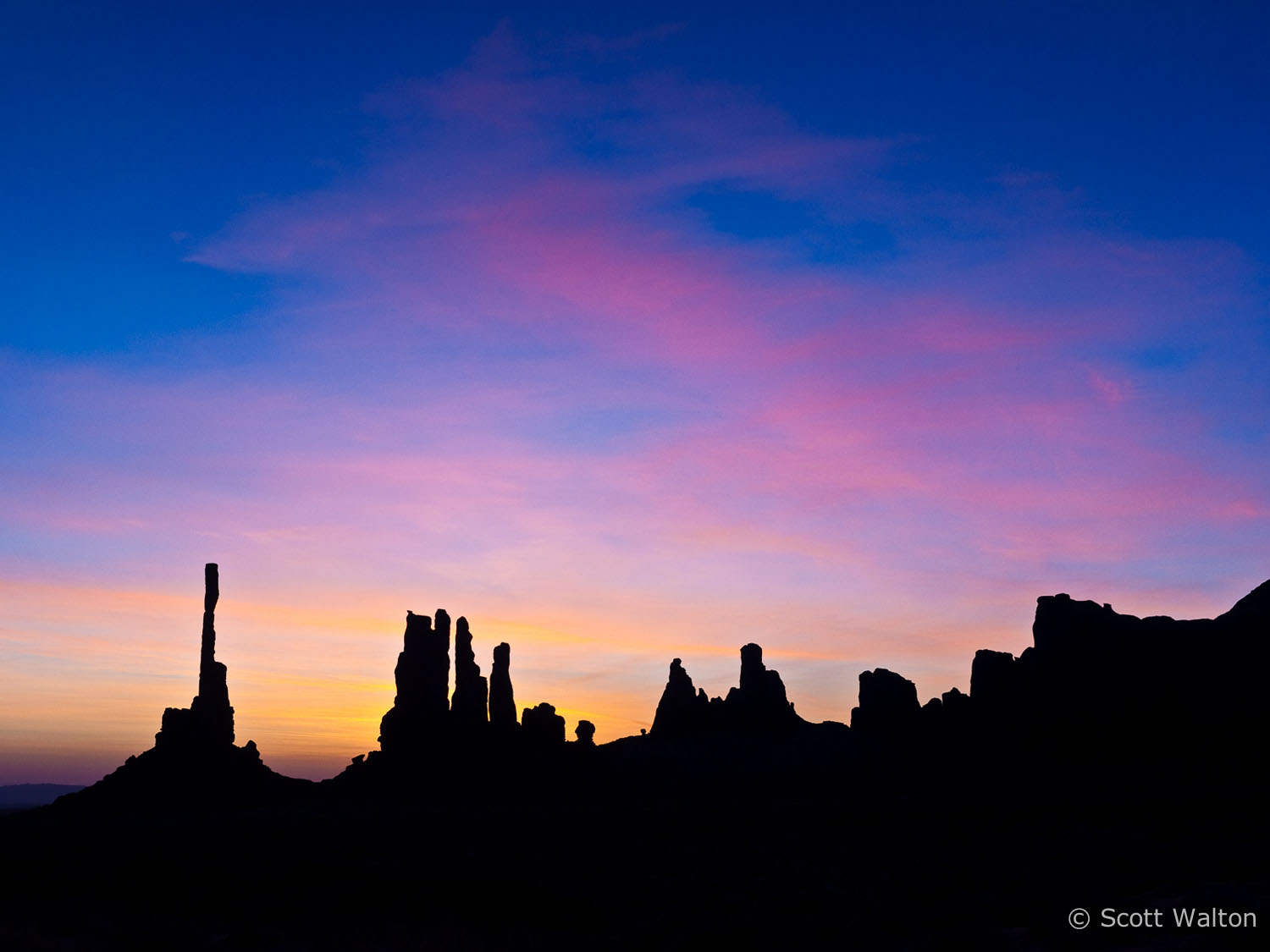 totem-pole-sunrise-monument-valley-navajo-tribal-park-utah.jpg