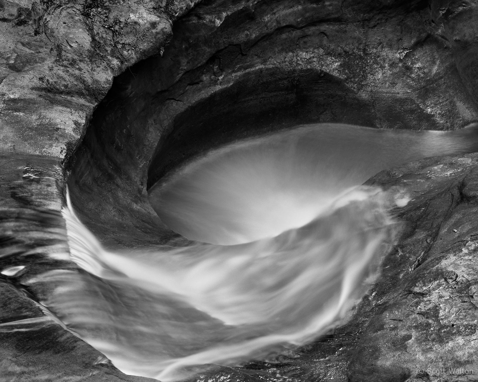 devils-bathtub-hocking-Hills-state-park-old-mans-cave-ohio.jpg