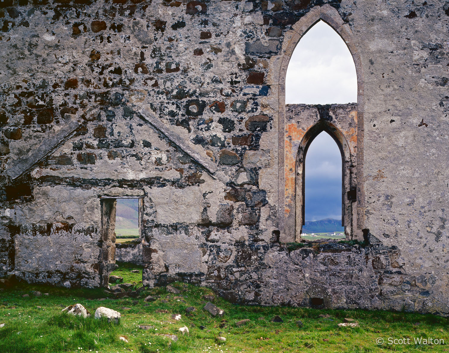 church-ruins-horiz-kilmuir-isle-of-skye-scotland.jpg